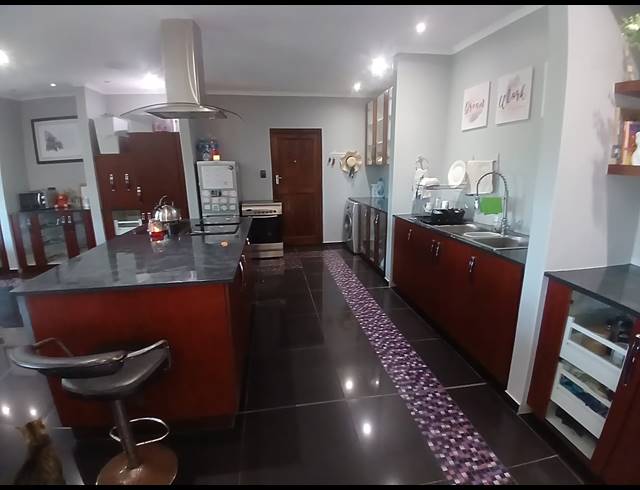 2 BEDROOM HOUSE TO LET IN WATERFALL
